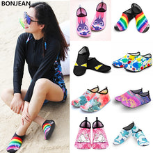 Charger l&#39;image dans la galerie, Men Women Water Shoes Swimming Socks Printing Color Summer Aqua Beach Sneakers Seaside Sneaker Socks Slippers For Men Women
